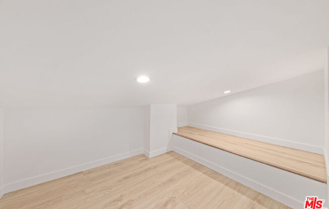 2 beds, 1.8 baths, 900 sqft, $3,899, Unit 554