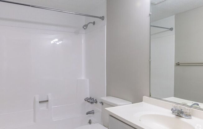 2 beds, 1.5 baths, 976 sqft, $1,300, Unit 200F