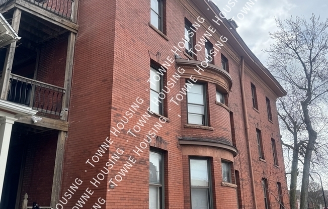 215 ALLEN ST E