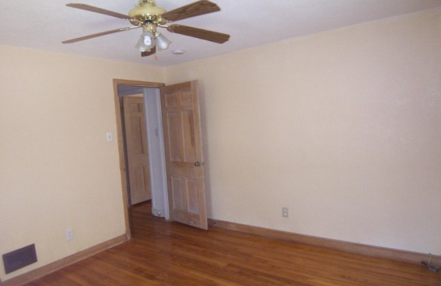 2 beds, 1 bath, $975