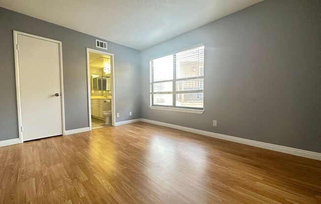 2 beds, 1 bath, $2,200, Unit # 3202