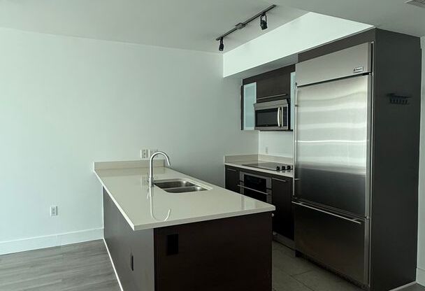 Spacious 1BR with Large Balcony & City/Bay Views at 500 Brickell