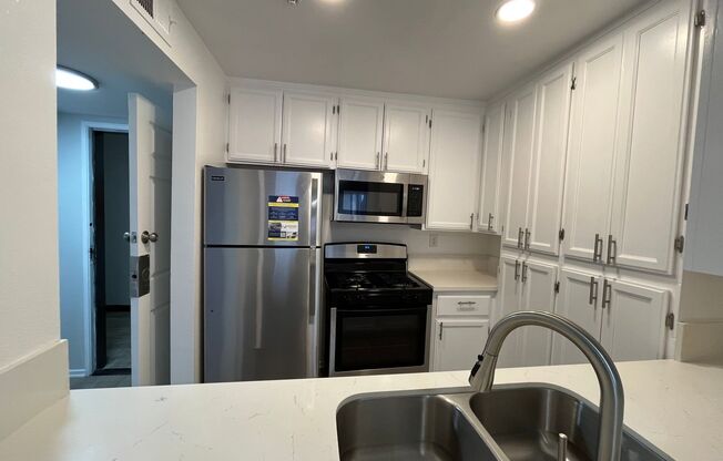 1 bed, 1 bath, 700 sqft, $1,698, Unit 219