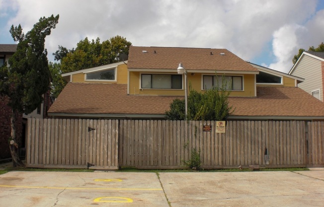 Beautiful 3 Bedroom Apartment. Great place at an affordable price.