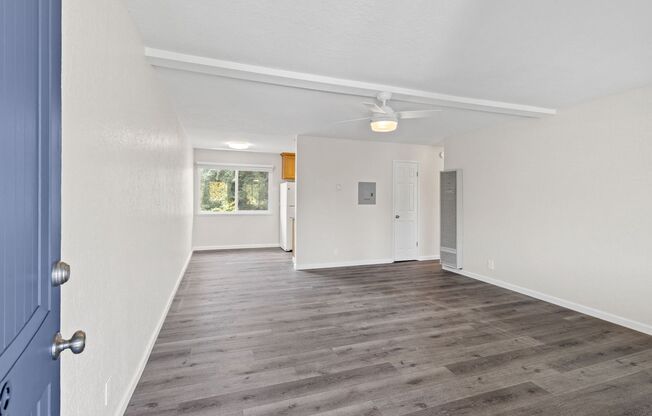 2 beds, 1 bath, $2,295, Unit 528