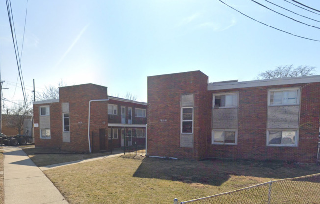 7806-7812 S Troy