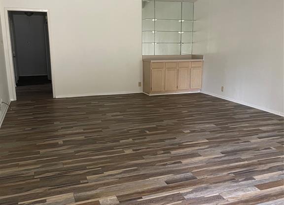 522 TOWNE HOUSE LN 