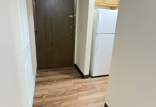 2 beds, 2 baths, 945 sqft, $979.99, Unit 825-J16