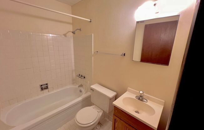 1 bed, 1 bath, $825, Unit 05
