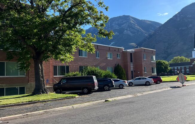 2 beds, 1 bath, $1,095, Unit 21