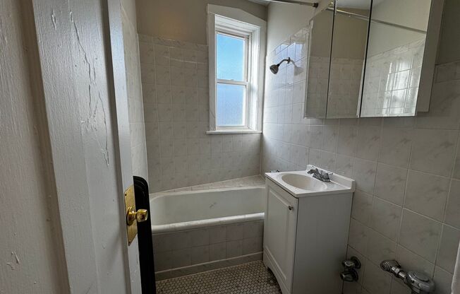 1 bed, 1 bath, $1,275, Unit 7020 #2G