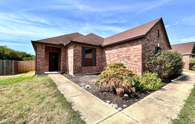 LEASING SPECIAL- $1000 OFF 2ND MONTH'S RENT