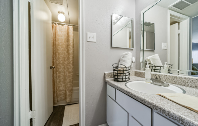 1 bed, 1.5 baths, 711 sqft, $849