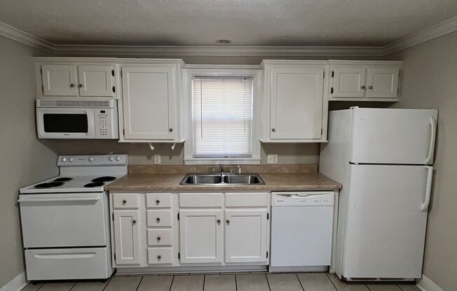 1 bed, 1 bath, $615, Unit Apt. 6