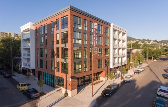 1 bed, 1 bath, 739 sqft, $1,795, Unit 212