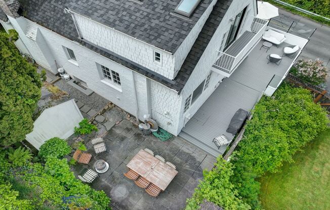 3 bedroom 2.5 View Property Beach Access  Seattle House