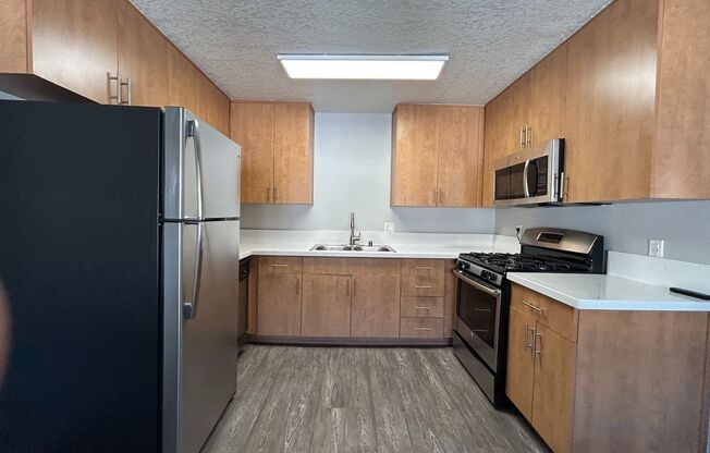2 beds, 1 bath, 950 sqft, $2,795, Unit 4720-27