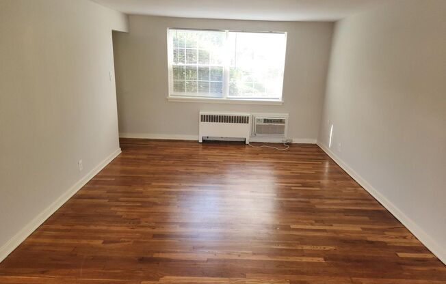 2 beds, 1 bath, 897 sqft, $2,195, Unit A-19