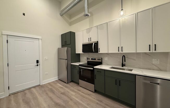 1 bed, 1.5 baths, 689 sqft, $3,395, Unit 206