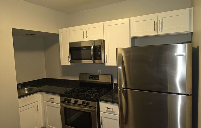 Studio, 1 bath, 500 sqft, $995, Unit 305