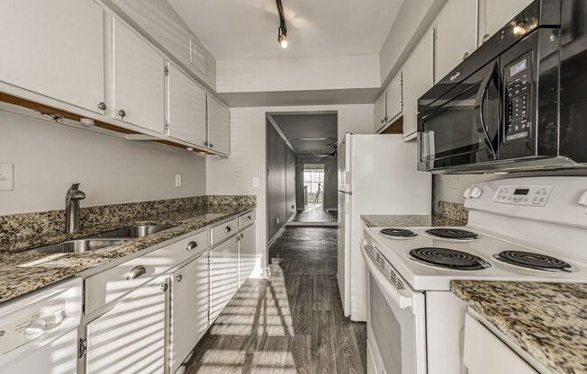 Charming 2BR Condo in Atlanta