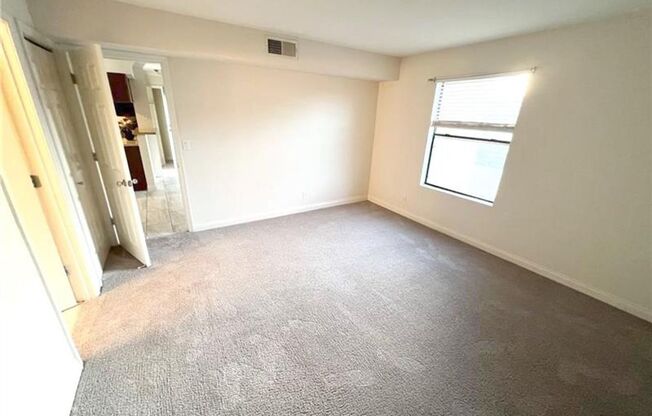 Gated 1 bed and 1 bath Condo. 2nd Floor Unit. Spacious and open floor plan.
