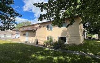 2 beds, 1 bath, $1,195, Unit C