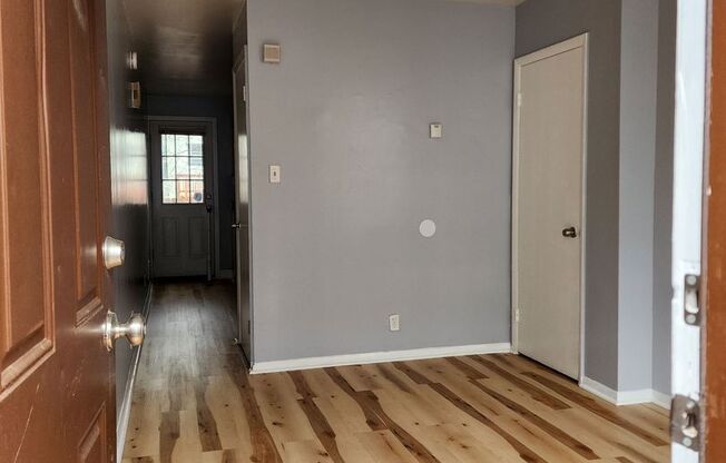 1 bd/den/1ba Rowhome