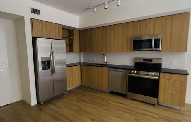 976 E 24 ST