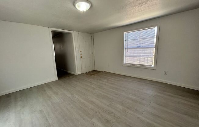 1 bed, 1 bath, 516 sqft, $600, Unit 2305 27th - Rear