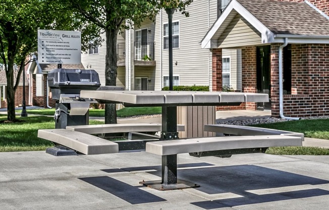 Outdoor Entertainment Area at Tiburon View Apartments, Nebraska