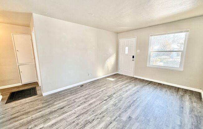 121 W GRANT AVE