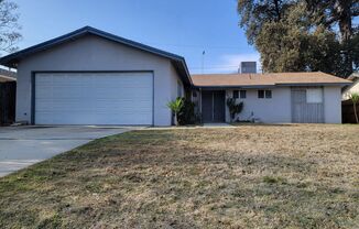 Cozy Southwest Visalia home off of Demaree and Tulare