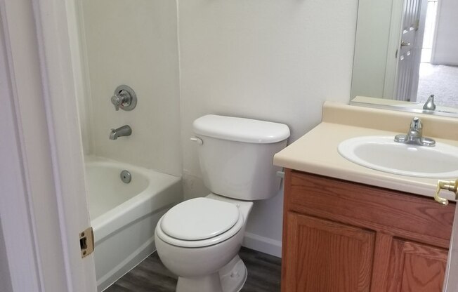 Studio, 1 bath, 375 sqft, $925, Unit 64