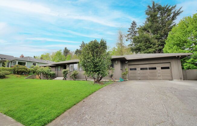 Sprawling Remodeled 3 Bed/3 Bath Mid-Century South Tabor Gem on a Huge Lot!
