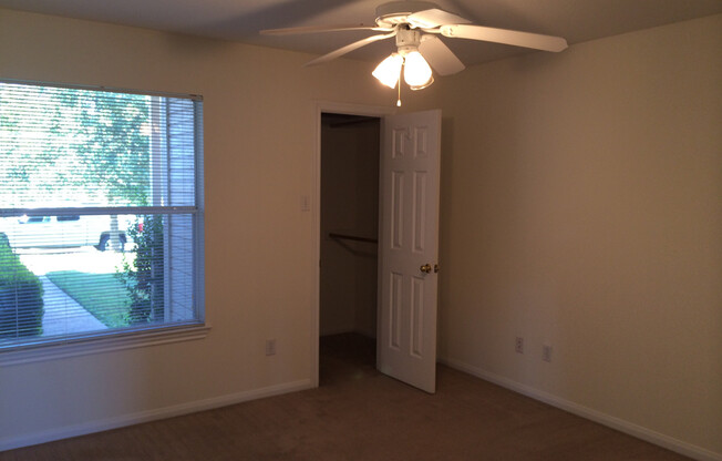 Duplex *LEASING SPECIAL AVAILABLE*