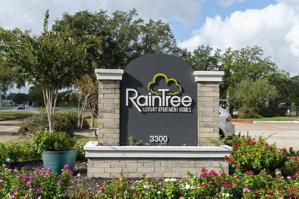 Raintree Apartments in Baytown