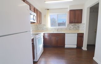 2 beds, 1 bath, $1,450, Unit # 13