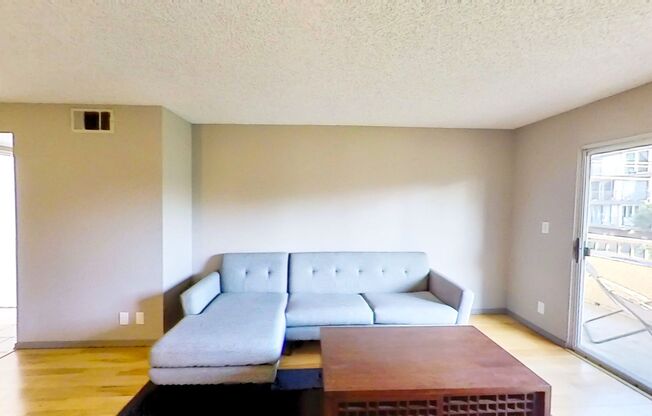 Spacious 2-bedroom condo in Downtown Long Beach