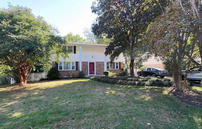 Gorgeous 4 Bed 2.5 Bath Single Family Home On Spacious Lot In Orange Hunt Estate West