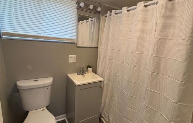 COMING SOON! 2 Bed / 1 Bath