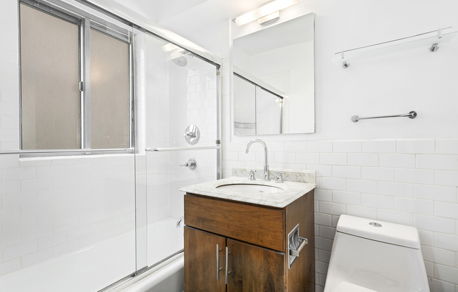175 W 12 ST