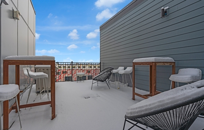3 beds, 2 baths, 1,391 sqft, $5,500, Unit PH702