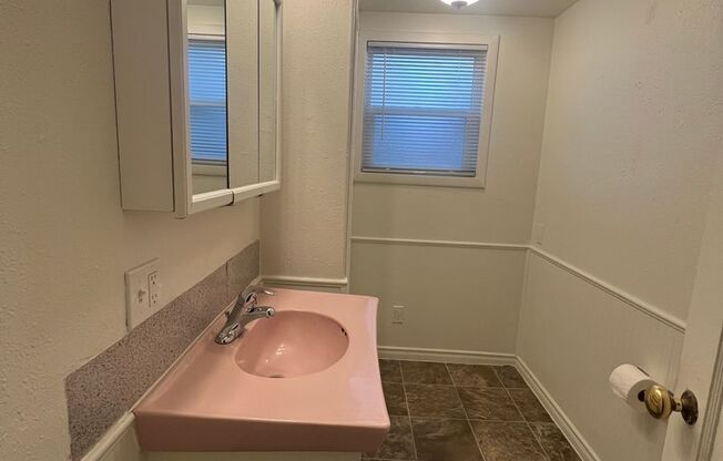 2 beds, 1 bath, $1,495