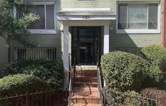 2bd/1ba garden apartment; 706 sq.ft. $1400 plus util