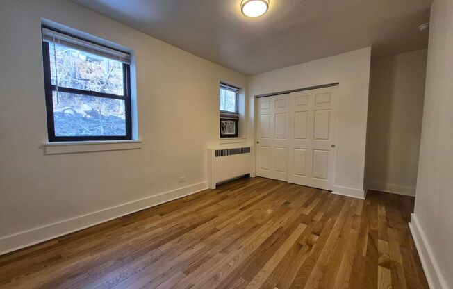 2 beds, 1 bath, 750 sqft, $2,190, Unit 5641 Hobart St. #B1