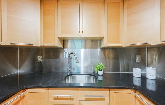 1 bed, 1 bath, 863 sqft, $3,500, Unit 703