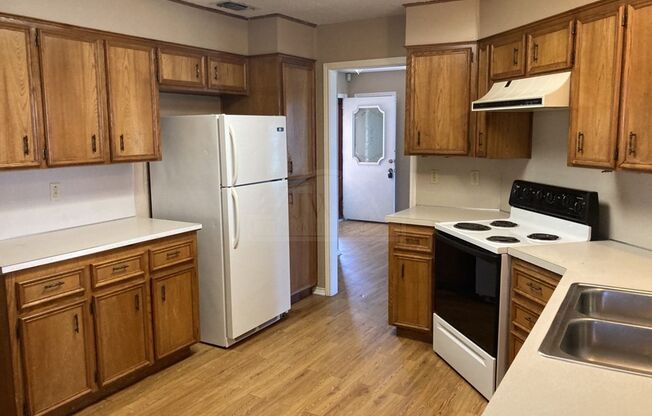 3 beds, 2 baths, $1,250