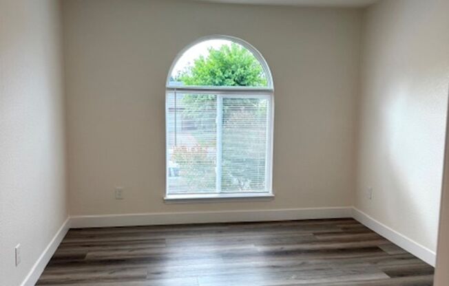 1 bed, 1 bath, 585 sqft, $1,450