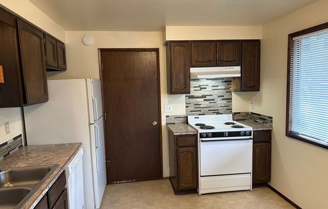 2 beds, 1 bath, $1,495